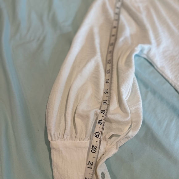 Calvin Klein Women's Medium Cold Shoulder White Blouse. Crushed Textured Fabric. - Picture 5 of 10